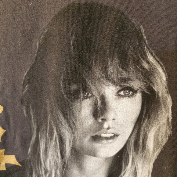 VGUC Taylor Swift Reputation Tour Tee Shirt Women Size Small 100% Cotton - Picture 3 of 11